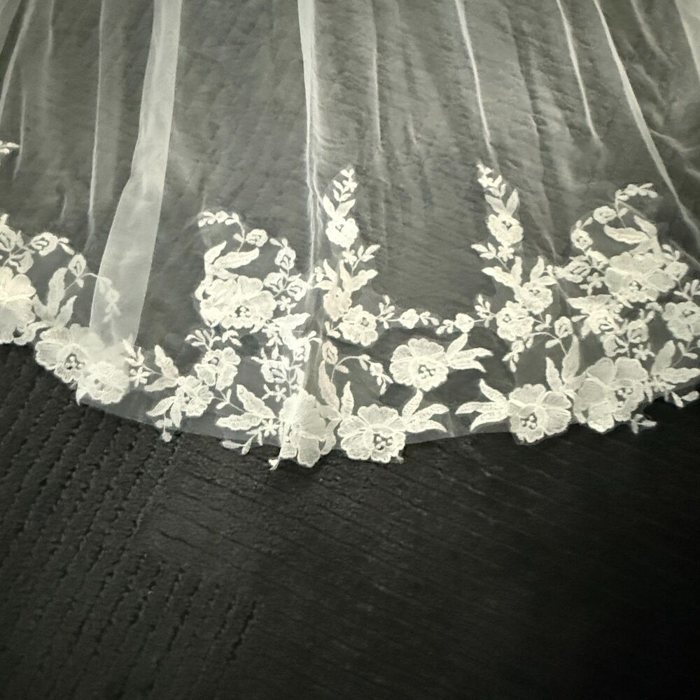 Stunning White Wedding Veil Beautiful Floral Details New - Picture 5 of 8